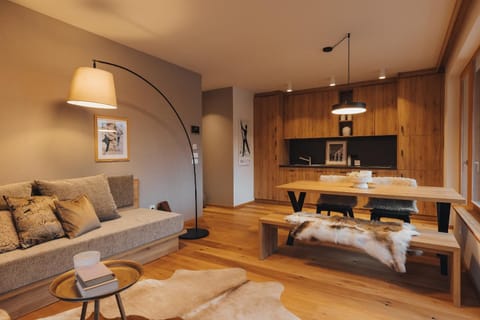 Kitchen or kitchenette, Living room, Seating area, Dining area