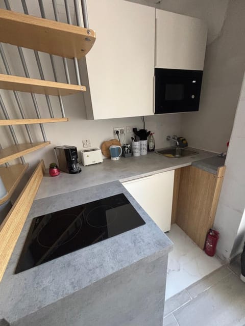 Kitchen or kitchenette, Kitchen or kitchenette