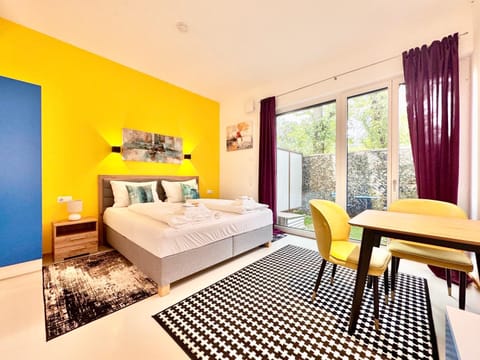 Bed, Living room, Photo of the whole room, Seating area, Dining area, Bedroom