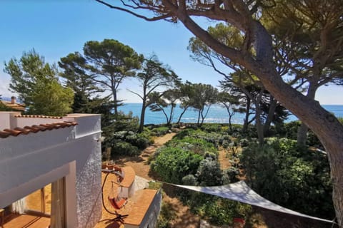Beautiful villa with garden and sea view Apartment in Fréjus