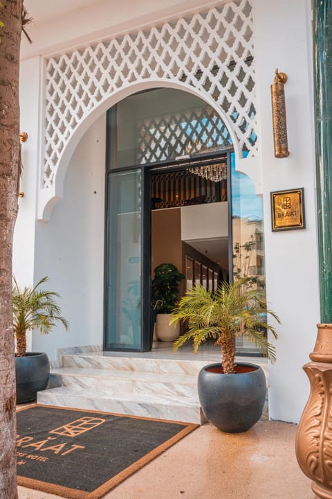 Facade/entrance