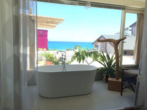 Spring, Day, Natural landscape, Bathroom, Beach, On site, Mountain view, Mountain view, Sea view, Sea view