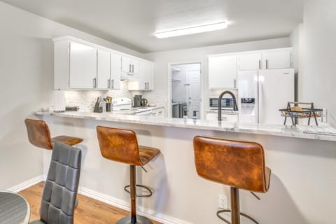 4 Mi to Gaylord Family Stadium Norman Home House in Norman