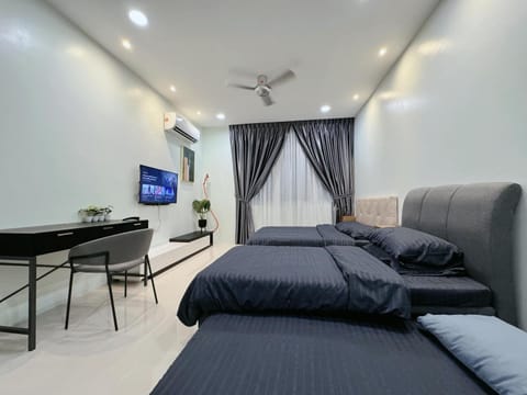 Bed, Seating area, Evening entertainment, Bedroom, air conditioner