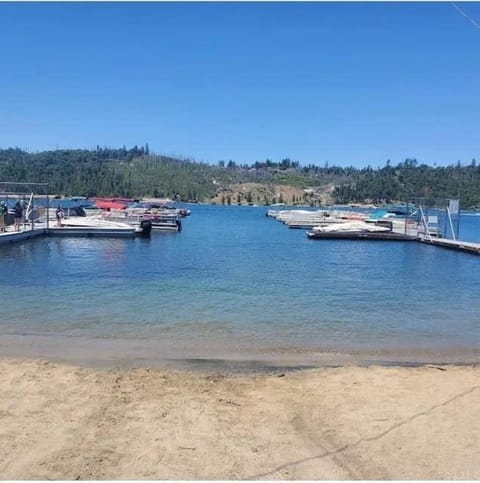 Luxury Lake Home-The Bear Claw-Boat Slip-Sleeps 16 House in Bass Lake