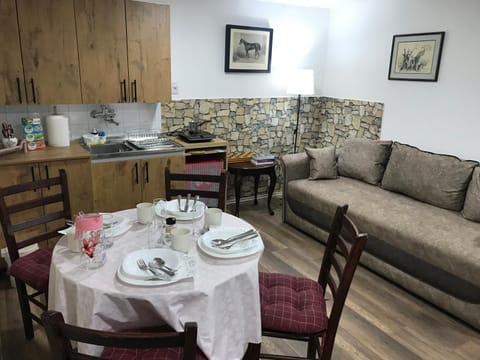 Near Highway free parking apartment Apartment in Belgrade