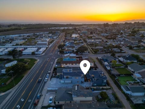 Sleeps 22 Two Houses Game Rooms House in Oceano