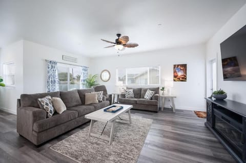 Sleeps 22 Two Houses Game Rooms House in Oceano