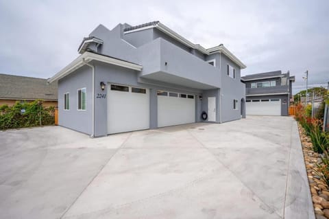 Sleeps 22 Two Houses Game Rooms House in Oceano