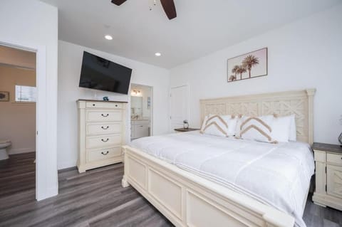 Game Room! Rooftop Deck! Sleeps 11 House in Oceano