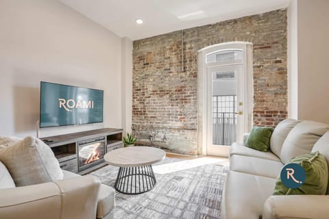 Roami at The Churchill Apartment in Warehouse District