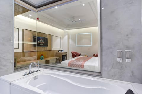 Bedroom, Bath