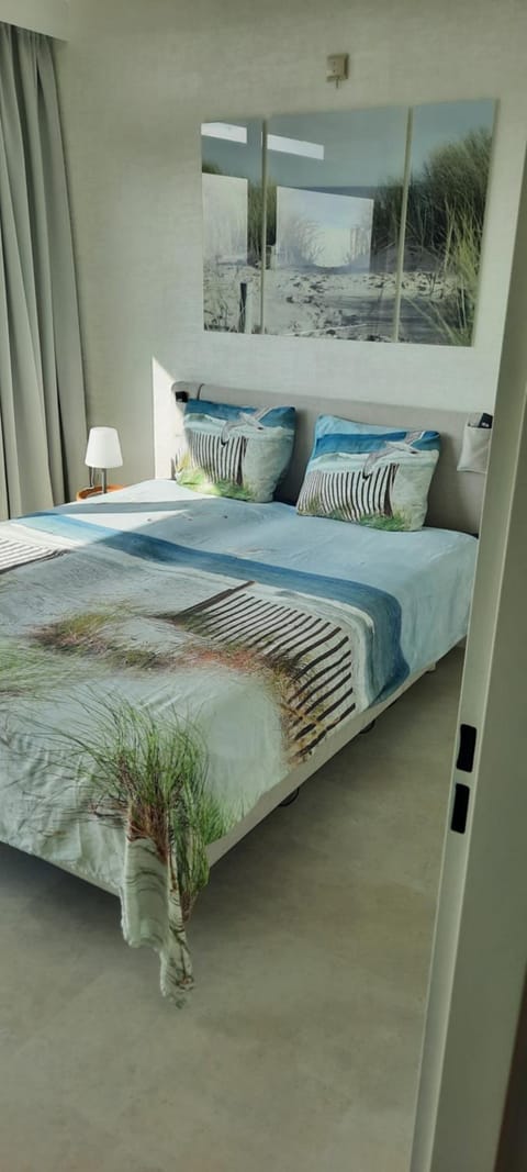 Cozy apartment with sea view and parking place Apartment in Bredene