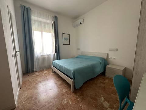 Bed, Photo of the whole room, Bedroom, internet