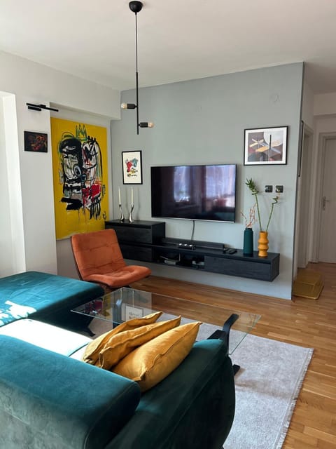 Communal lounge/ TV room, TV and multimedia, Living room, Seating area