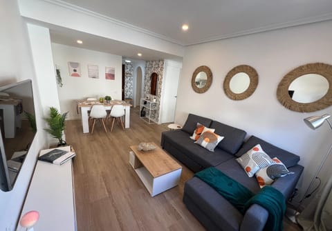 Communal lounge/ TV room, TV and multimedia, Living room, Seating area, Evening entertainment