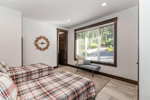 Smore Days Plz House in Ronald