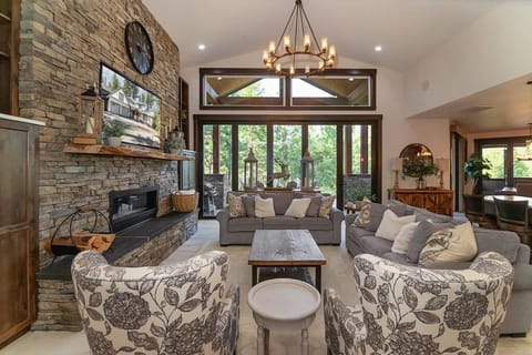 Smore Days Plz House in Ronald