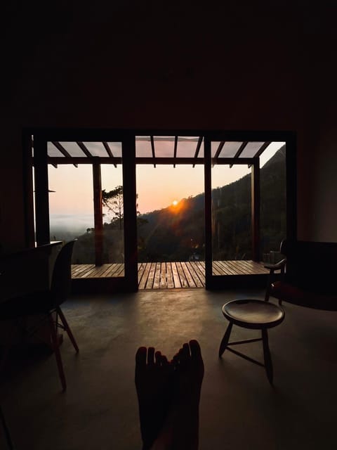 Natural landscape, View (from property/room), Balcony/Terrace, Living room, Seating area, Mountain view, Sunrise