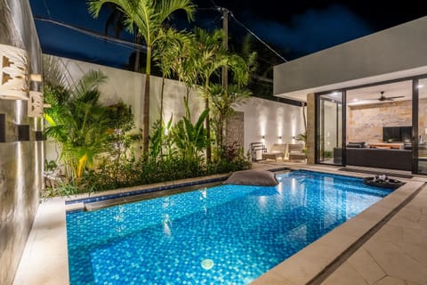 Night, Pool view, Swimming pool, sunbed