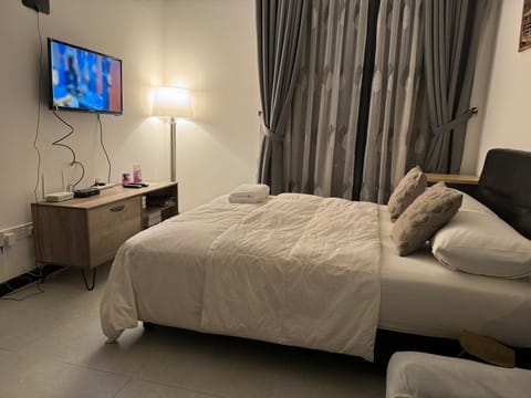 Communal lounge/ TV room, Bed, Bedroom