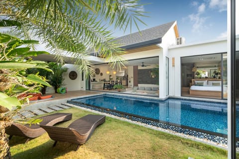 Property building, Garden, Pool view, Swimming pool, sunbed