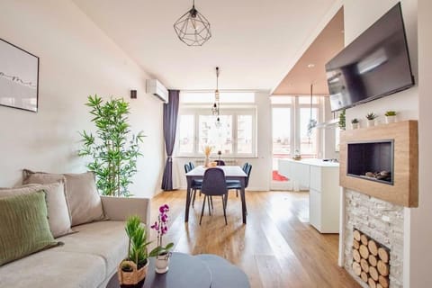 TV and multimedia, Living room, Seating area, Dining area