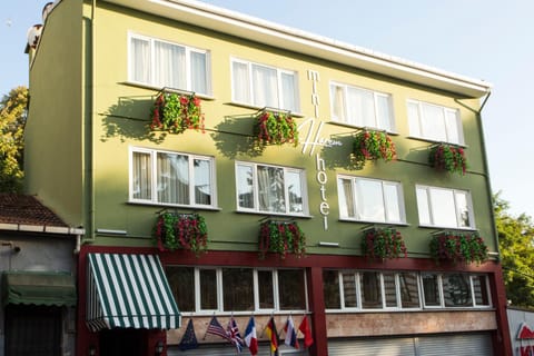 Property building, Day