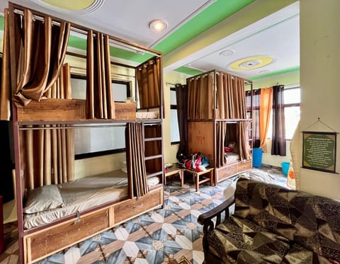 Bedroom, bunk bed