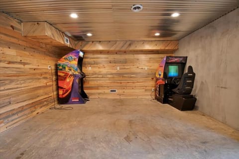 Rustic Cabin Getaway Cabin in Pigeon Forge