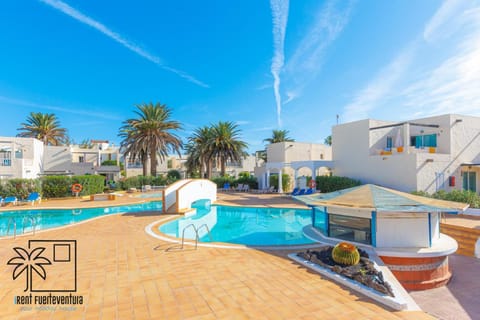 Swimming pool, sunbed