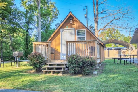 Cozy Cabin Near Dollywood with Parking Cabin in Pigeon Forge