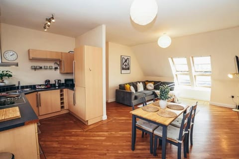 Penthouse 2 Bed Apartment in Derby with Gated Parking Apartment in Derby