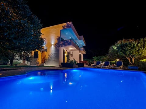 Property building, Swimming pool