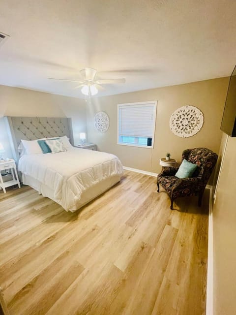 EastGate 4A Cozy family retreat close to downtown Hammond Apartment in Hammond