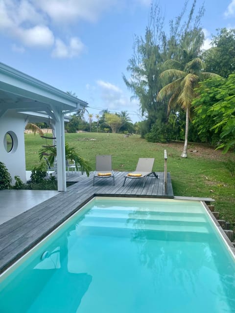 Patio, Garden view, Swimming pool, sunbed