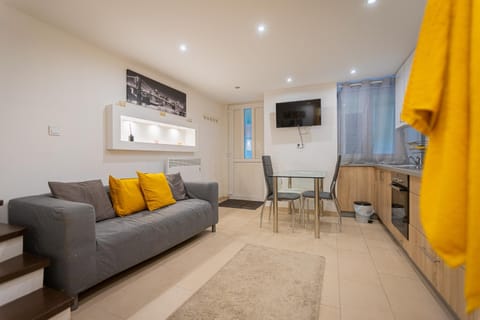 TV and multimedia, Dining area