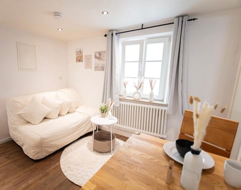 Living room, Seating area, Food