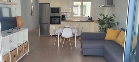 Kitchen or kitchenette, Living room