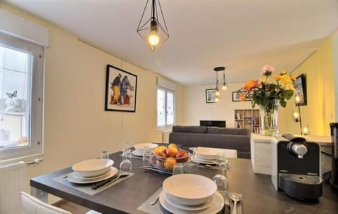 La Maison Bleue en Iroise - Randonnées GR34 - Plage 10 min à pieds - wifi, vélos VAE gratuits, jardin - Exposition plein Sud Apartment in Finistere