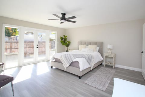 Entire House in Old Fig Garden House in Fresno