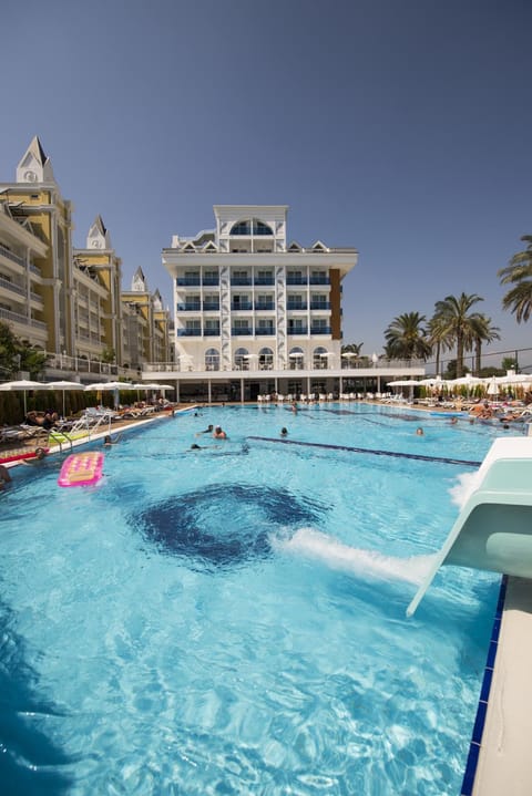 Property building, Day, People, Guests, Pool view, Swimming pool, sunbed
