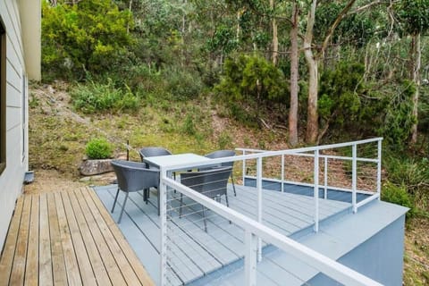 High View House - Views over Pirates Bay House in Eaglehawk Neck