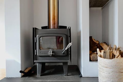 High View House - Views over Pirates Bay House in Eaglehawk Neck