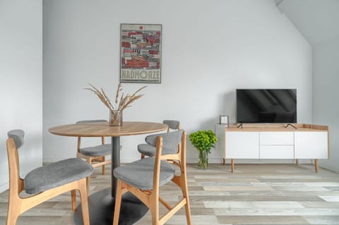 TV and multimedia, Living room, Dining area