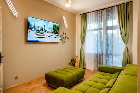 Communal lounge/ TV room, TV and multimedia, Living room, Seating area, Evening entertainment, internet, internet, air conditioner