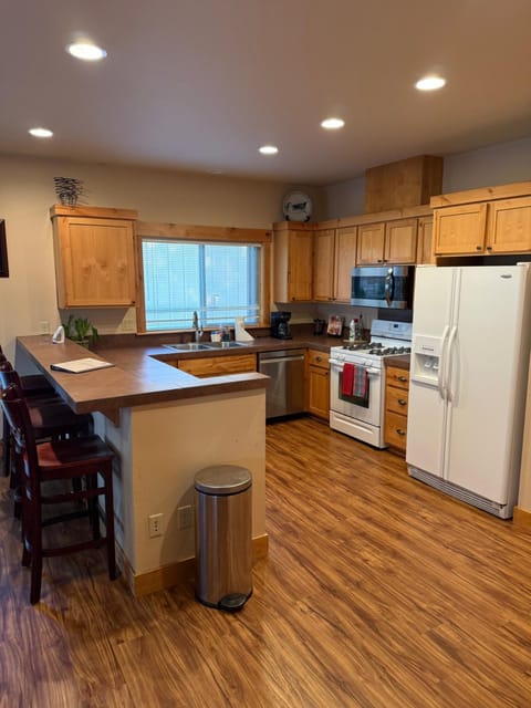 Kitchen or kitchenette, dishwasher