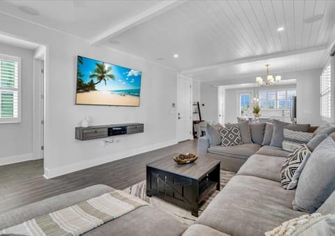 Bayview Pointe - Luxury home with heated pool! Near Anna Maria isle! House in Bradenton Beach