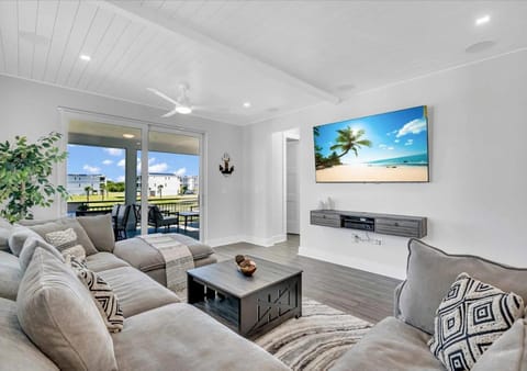 Bayview Pointe - Luxury home with heated pool! Near Anna Maria isle! House in Bradenton Beach