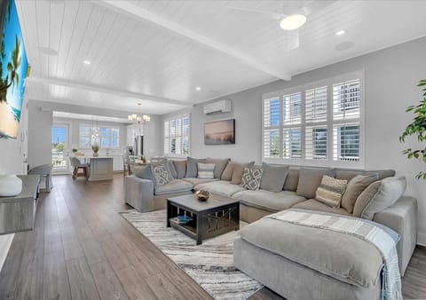 Bayview Pointe - Luxury home with heated pool! Near Anna Maria isle! House in Bradenton Beach